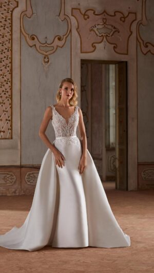 8232 (ROBE + TRAINE)